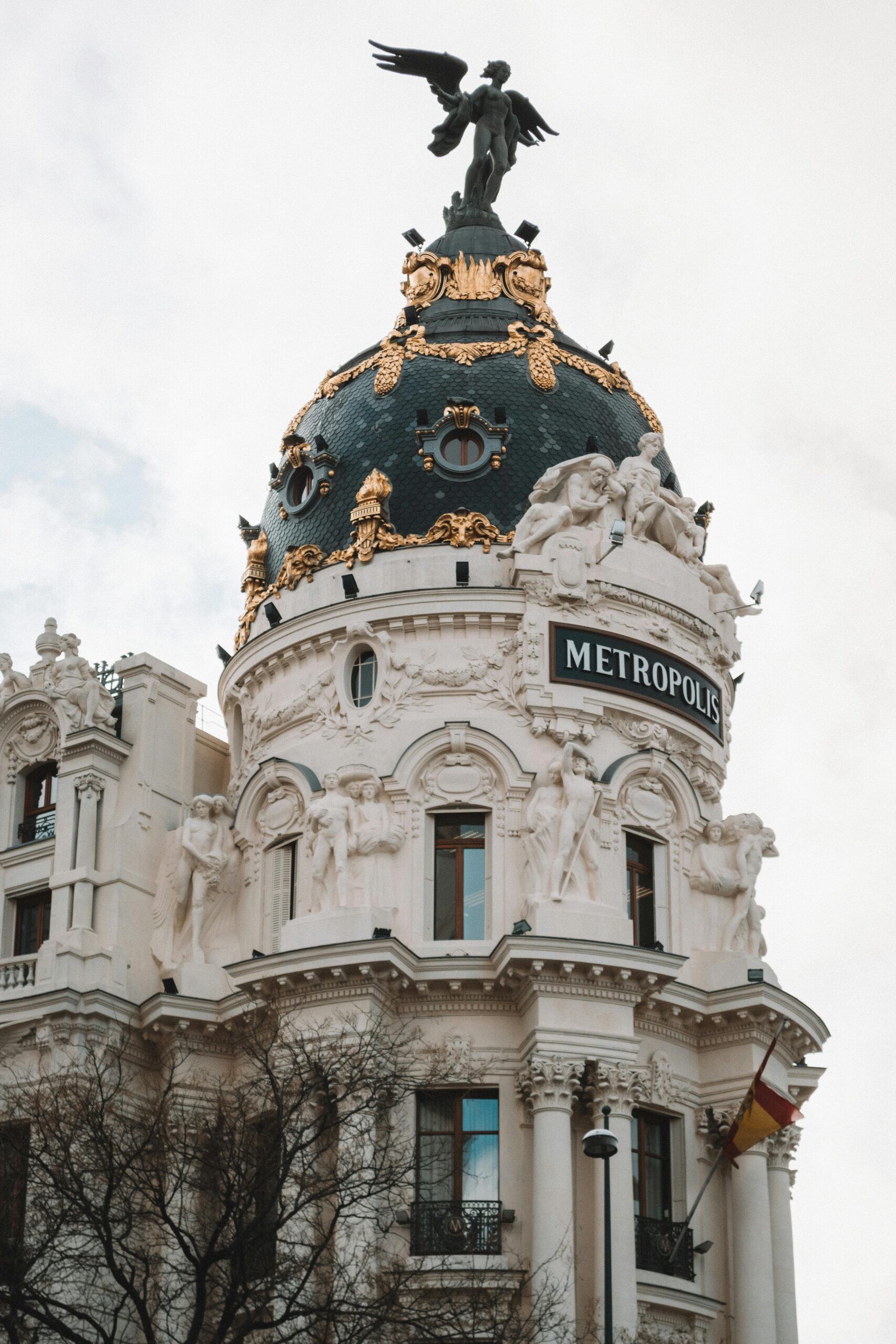 Guía Completa para Obtener la Residencia en España: Visados, Permisos y Opciones Sin Salir del País